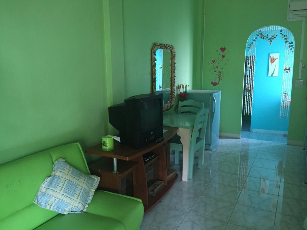 Sin U Rai Resort Koh Larn Habitación foto